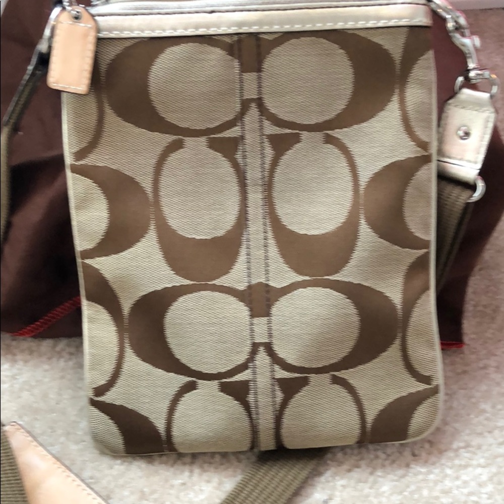 Coach - Picture 4 of 4